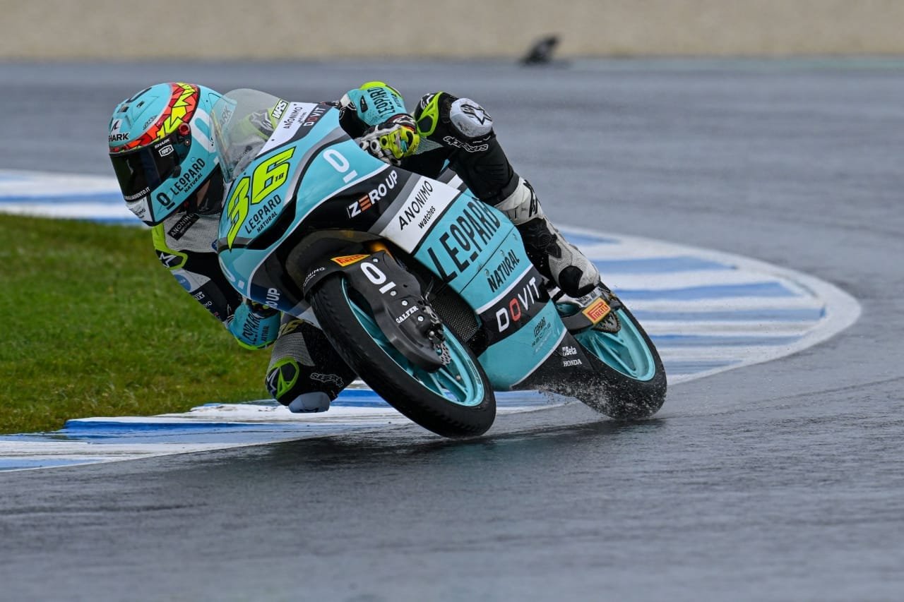Piqueras dominates in the damp to lead Alonso on Day 1