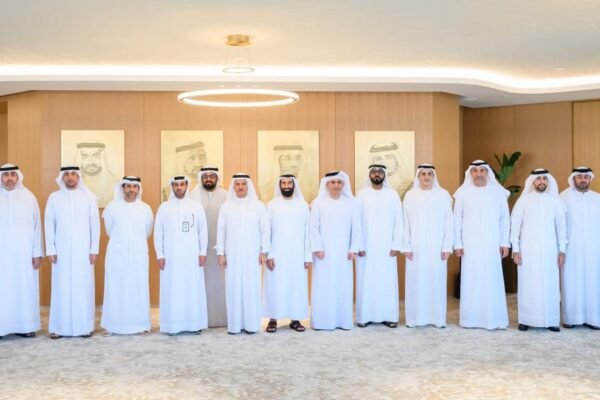 سلطان بن سعيد المنصوري يكرّم شركاء نجاح استضافة مؤتمر الاتحاد البريدي العالمي الثامن والعشرين – دبي ٢٠٢٥