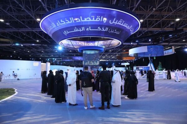 مشروع المعرفة، منصة رائدة لترسيخ اقتصاد المعرفة وتعزيز مكانة الإمارات كمركز عالمي للتنمية والابتكار