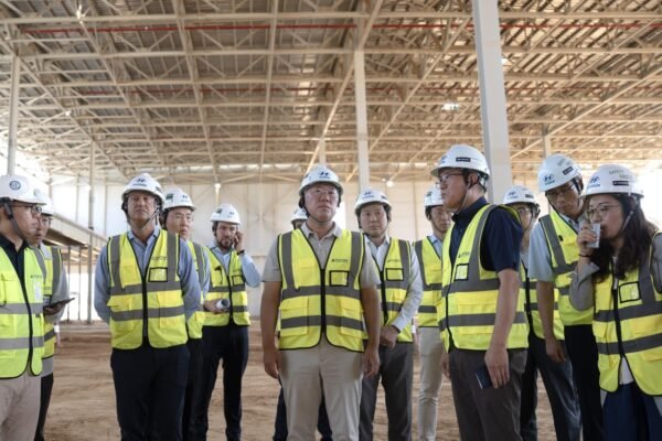 الرئيس التنفيذي لمجموعة هيونداي موتور، أويسون تشونج، يلتقي صاحب السمو الملكي ولي العهد، ويستعرض بناء المصنع الجديد واستراتيچية نمو المجموعة